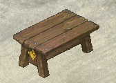 簡素な木製テーブル